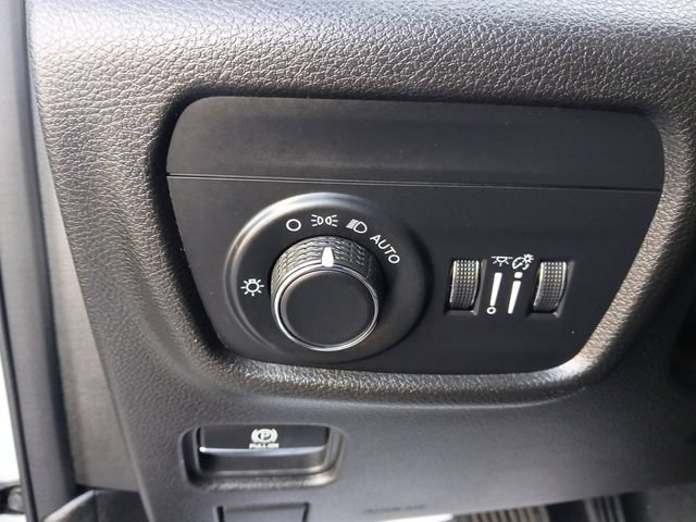 Used 2024 Jeep Grand Cherokee Laredo RWD image 18