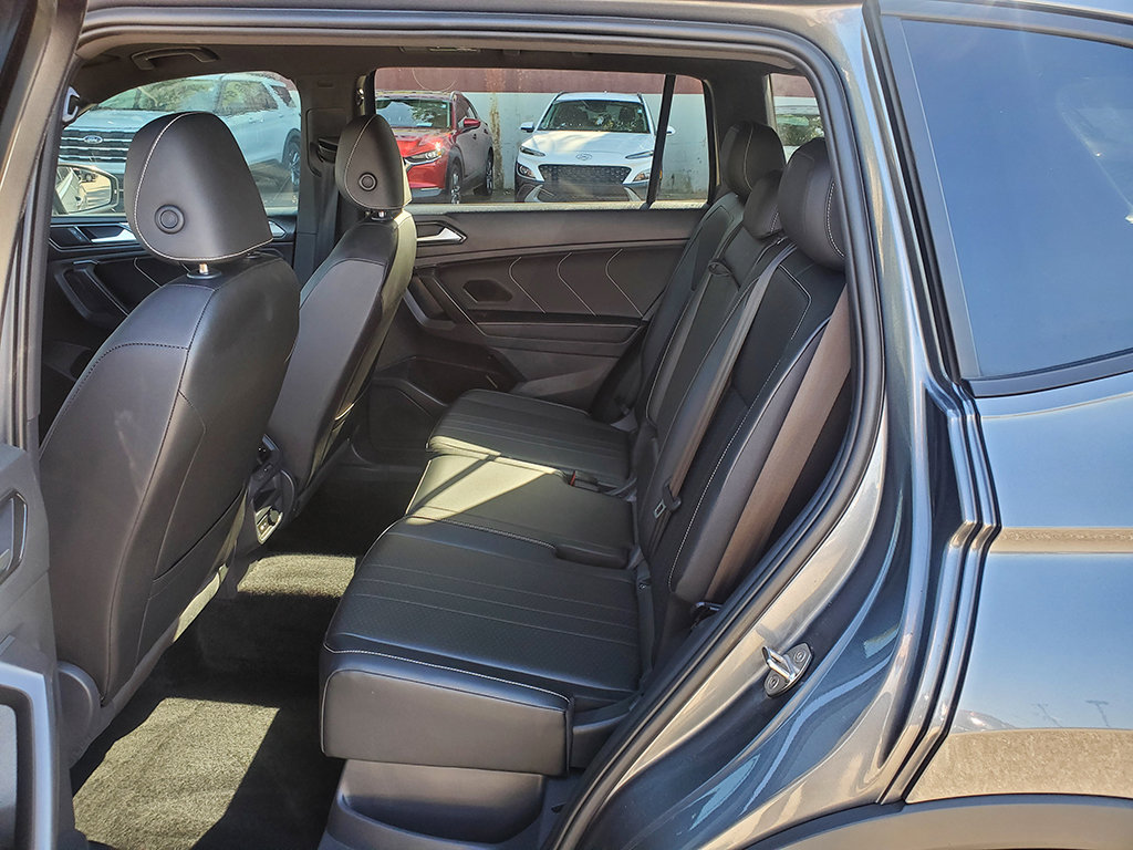 Used 2022 Volkswagen Tiguan SE R-Line AWD/4WD image 12