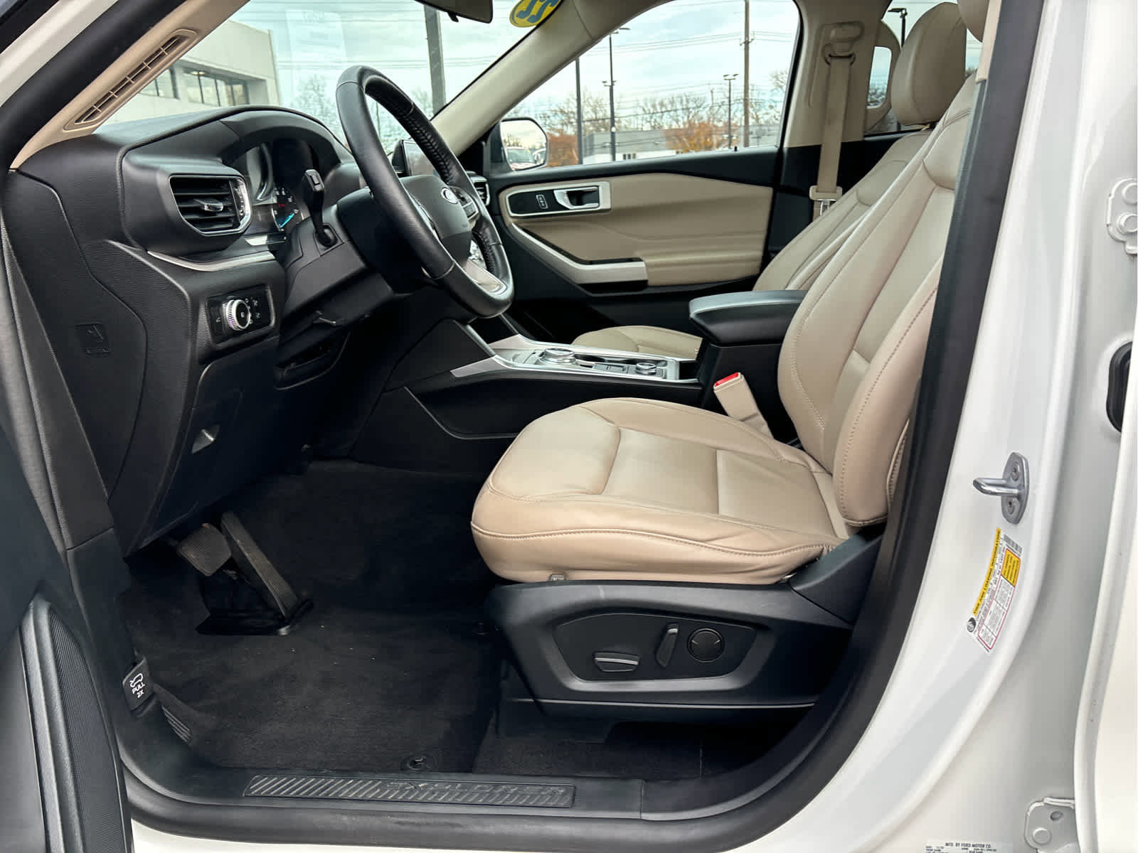 Certified 2022 Ford Explorer XLT w/ Equipment Group 202A image 13