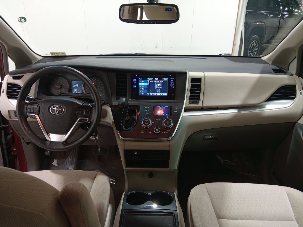 Used 2017 Toyota Sienna LE FWD image 13