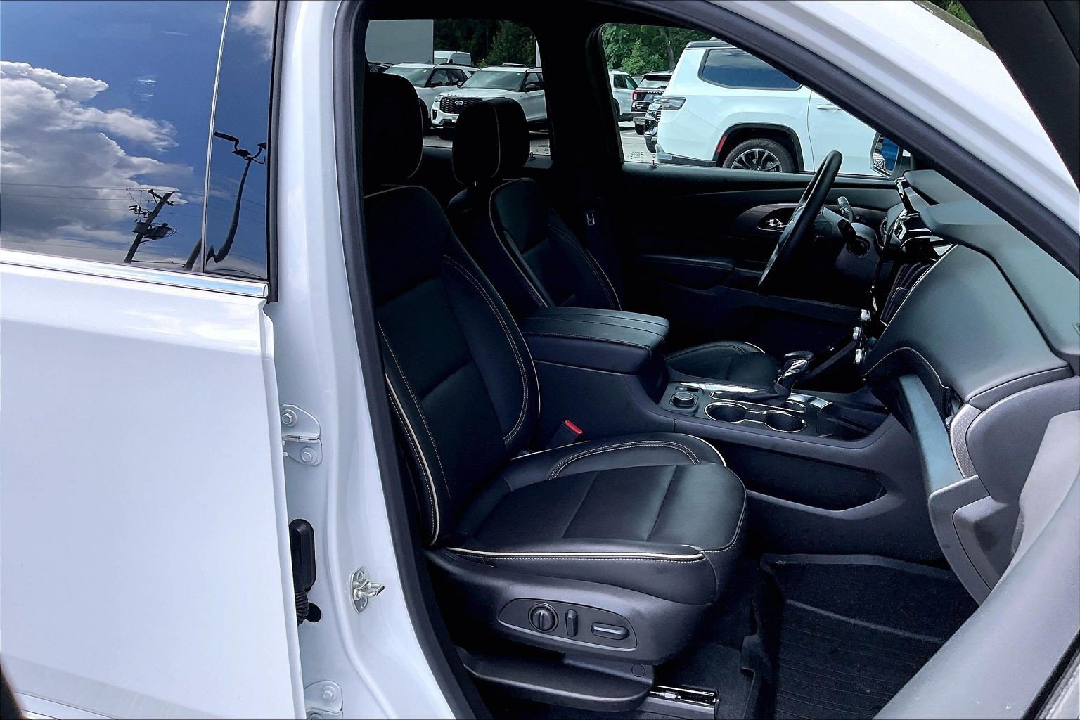 Used 2023 Chevrolet Traverse Premier AWD/4WD image 7