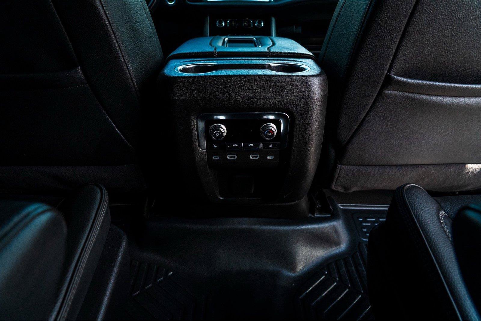 Used 2024 GMC Yukon Denali w/ Advanced Technology Package AWD/4WD image 36