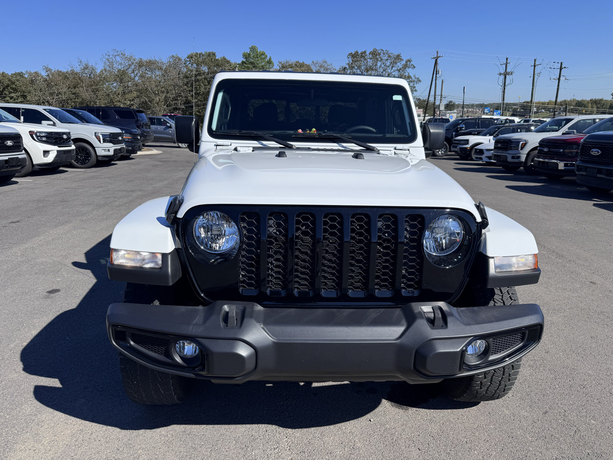 Used 2023 Jeep Gladiator Sport AWD/4WD image 2