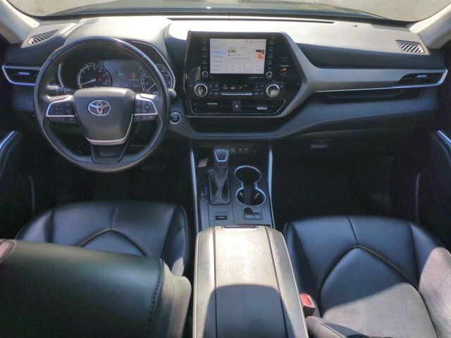 Used 2022 Toyota Highlander XLE FWD image 30