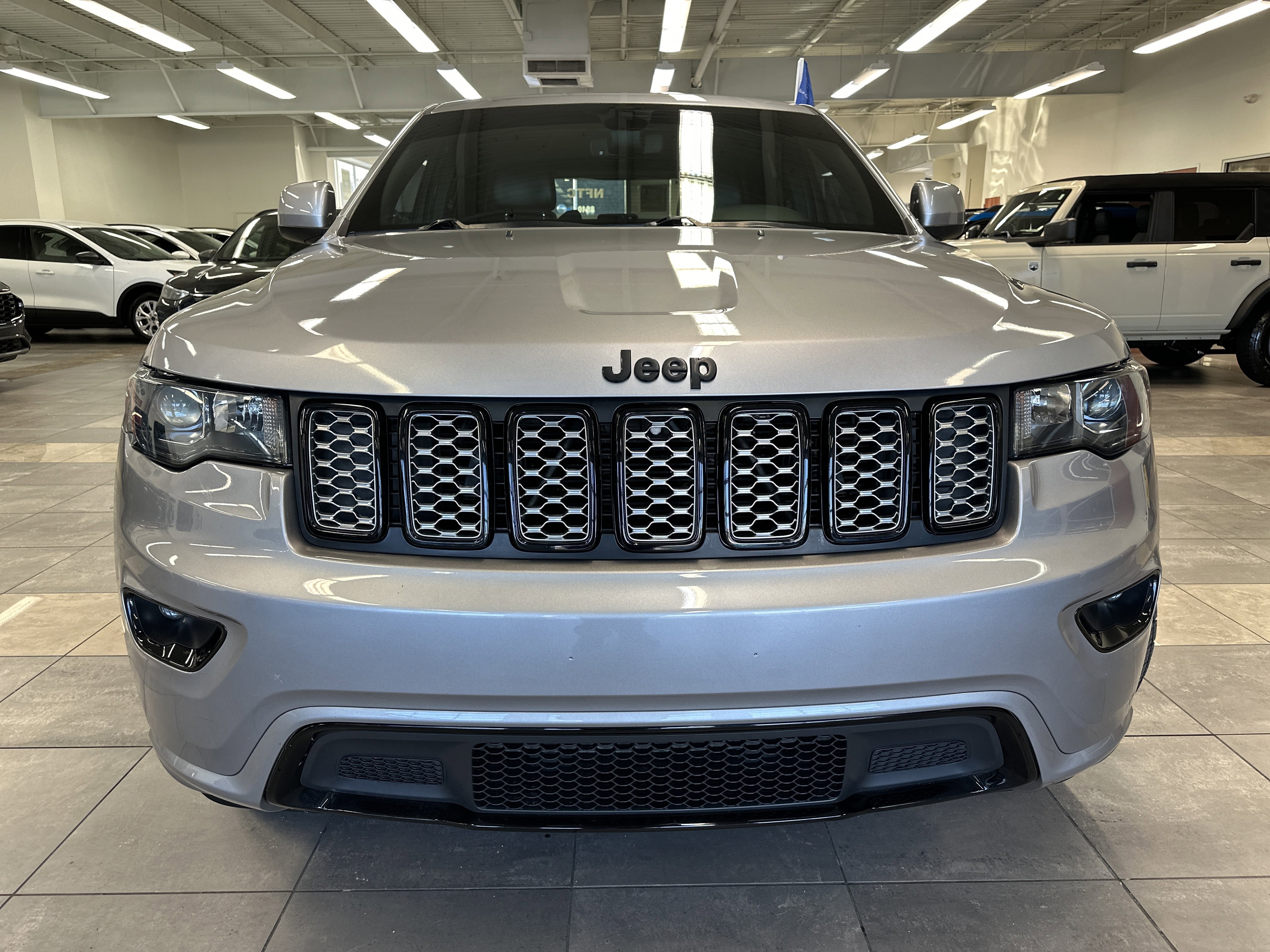 Used 2018 Jeep Grand Cherokee Altitude image 17