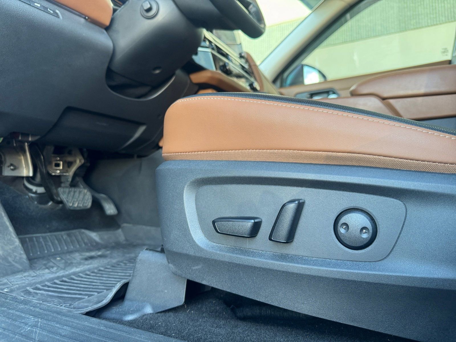 Used 2024 Nissan Pathfinder Platinum w/ Cargo Package image 20