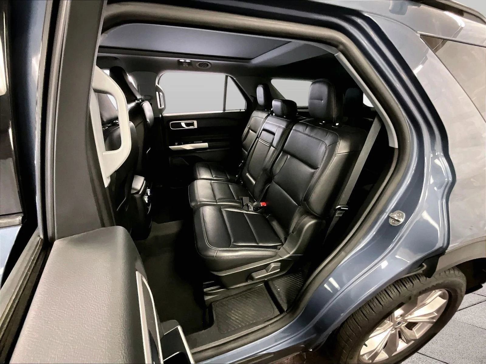 Certified 2021 Ford Explorer XLT w/ Equipment Group 202A image 25