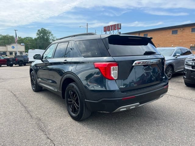 Certified 2023 Ford Explorer XLT w/ Equipment Group 202A AWD/4WD image 3