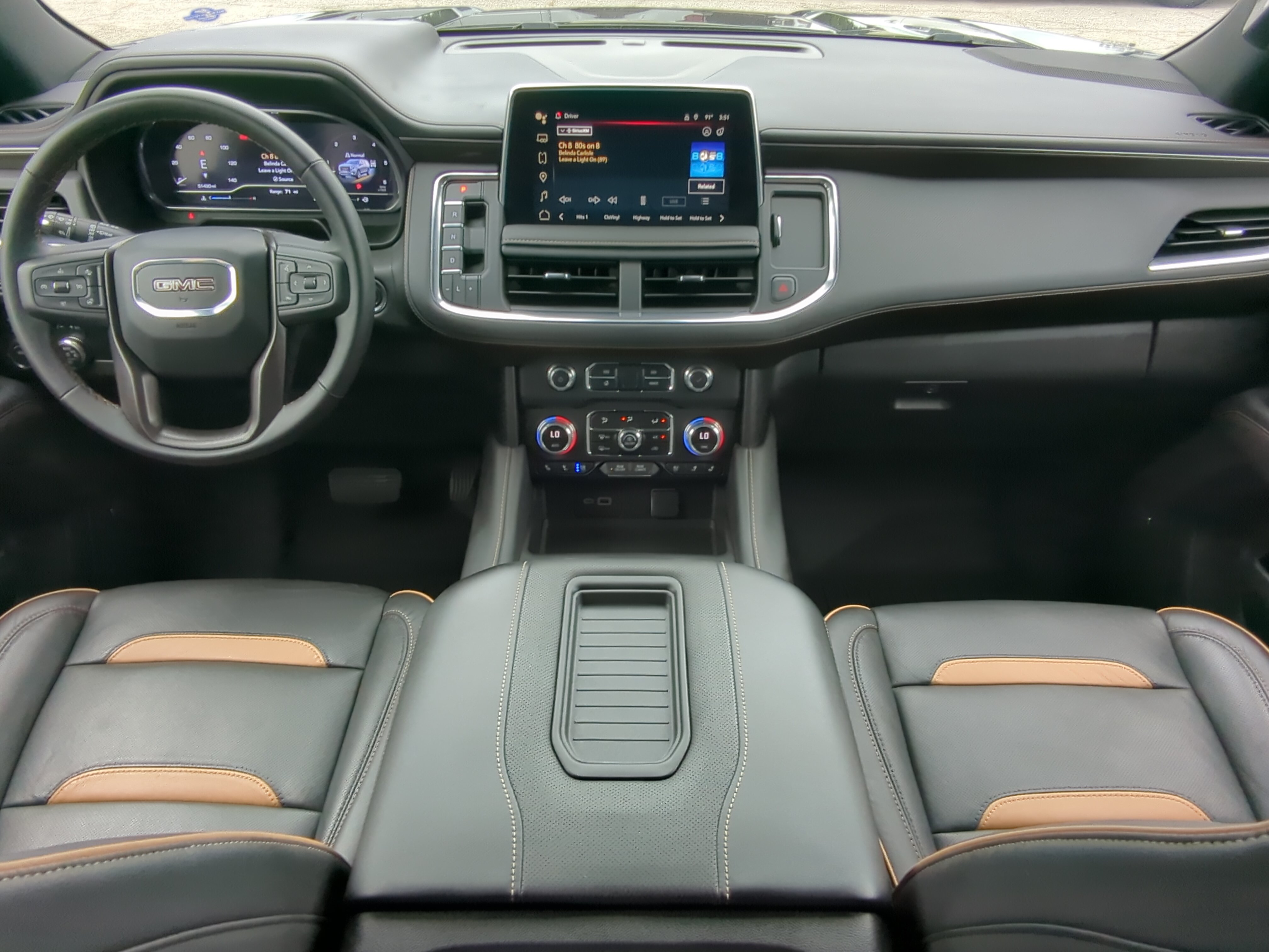 Used 2024 GMC Yukon XL AT4 w/ Technology Package AWD/4WD image 13