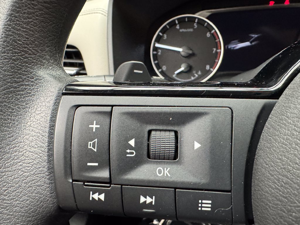 Used 2023 Nissan Rogue SV AWD/4WD image 15