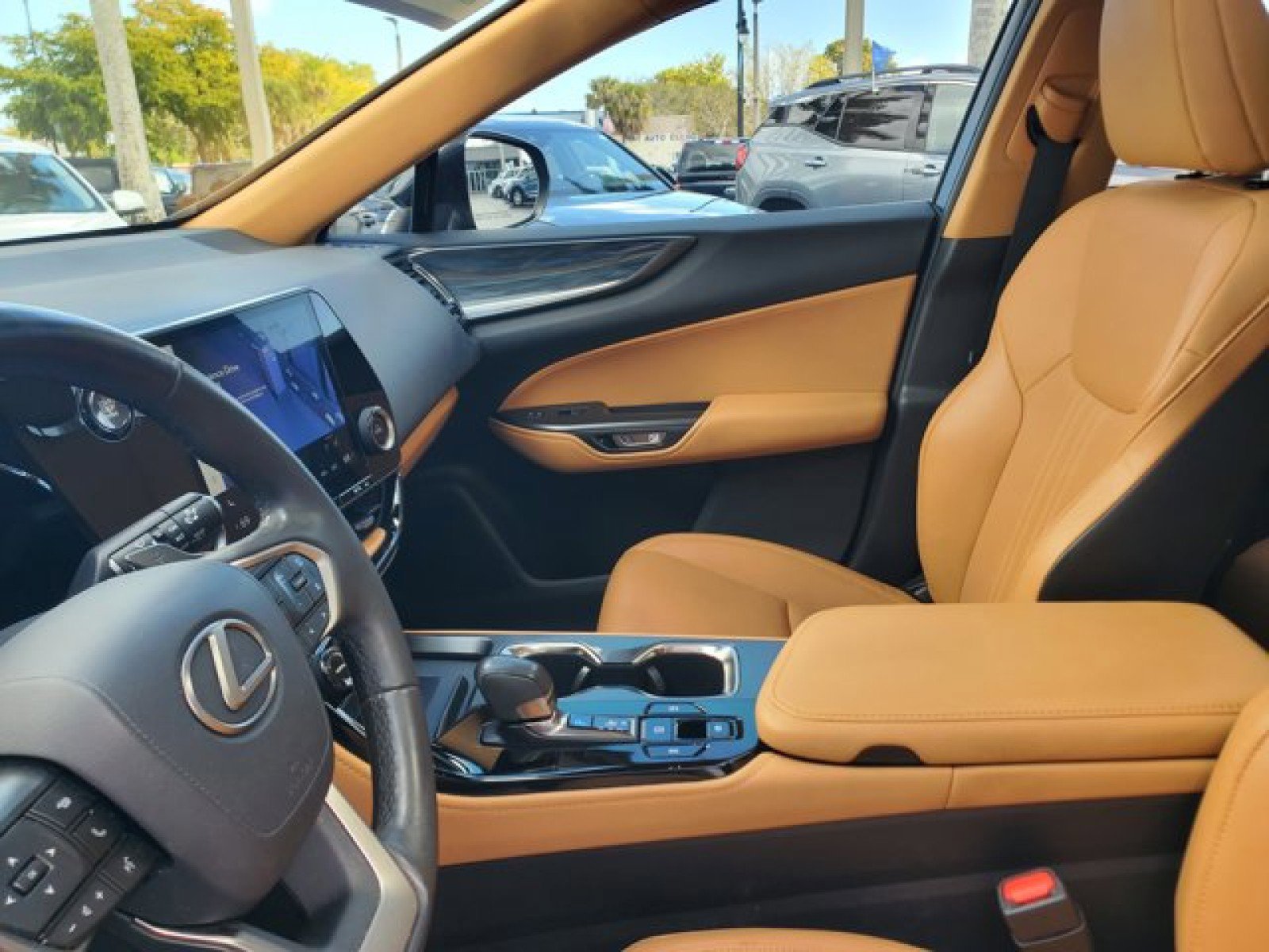 Used 2024 Lexus NX 250 FWD image 11