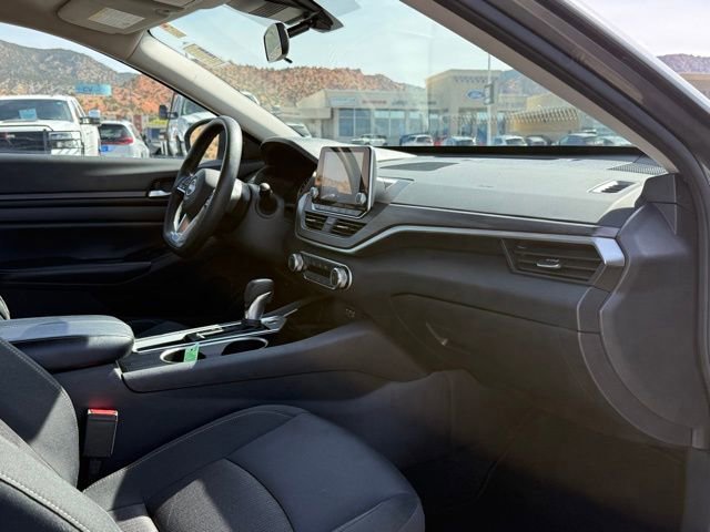 Used 2024 Nissan Altima 2.5 SV image 13