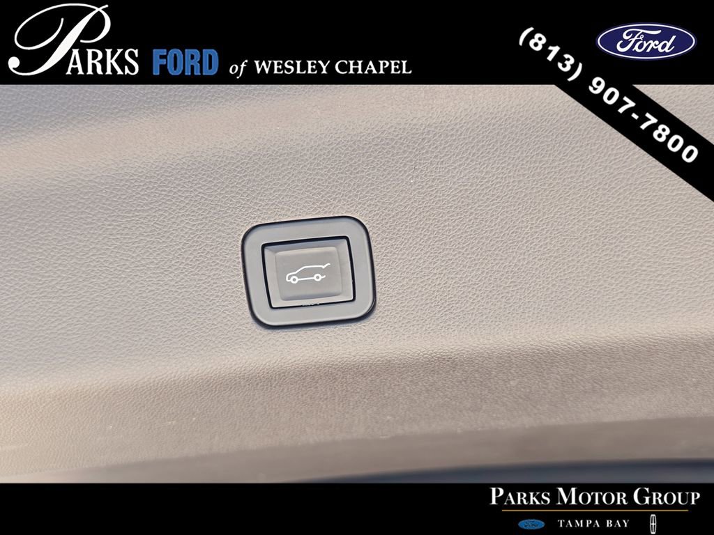 Used 2024 GMC Yukon XL SLT image 9