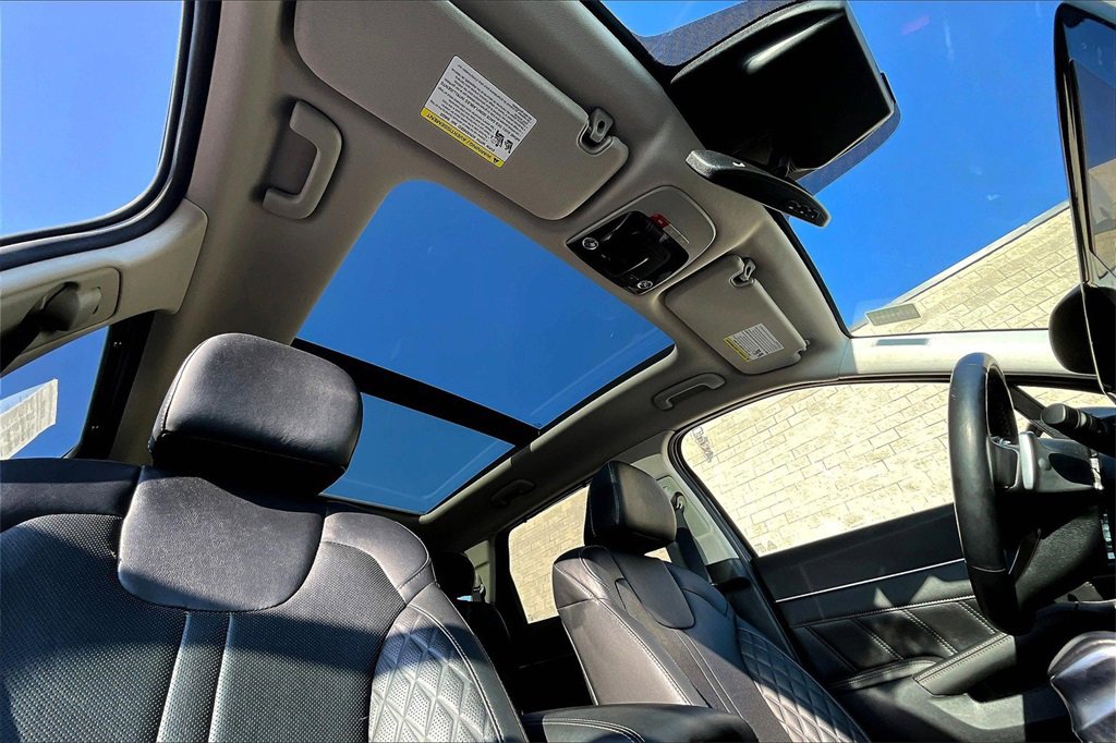 Used 2023 Kia Sorento SX image 21