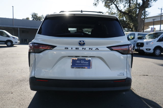 Used 2021 Toyota Sienna XLE FWD image 9