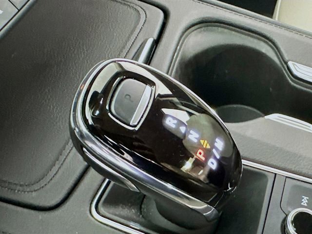 Used 2023 Cadillac XT4 Luxury w/ Cold Weather Package image 17