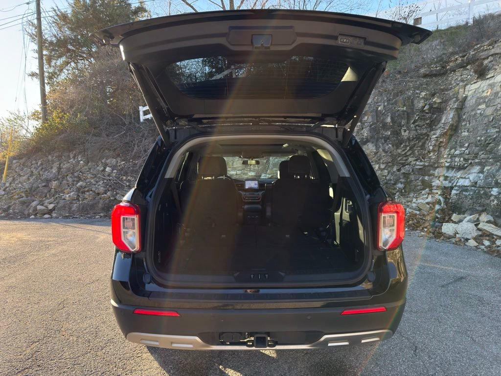 Certified 2022 Ford Explorer XLT w/ Equipment Group 202A image 9