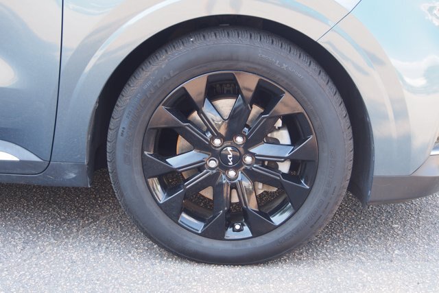 Used 2024 Kia Carnival SX FWD image 9