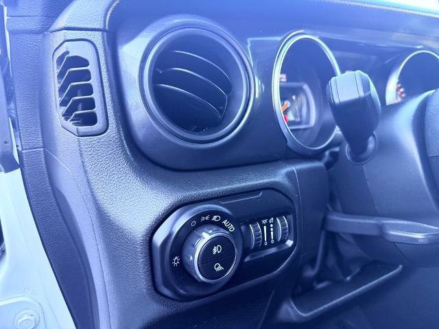 Used 2022 Jeep Gladiator Sport image 21