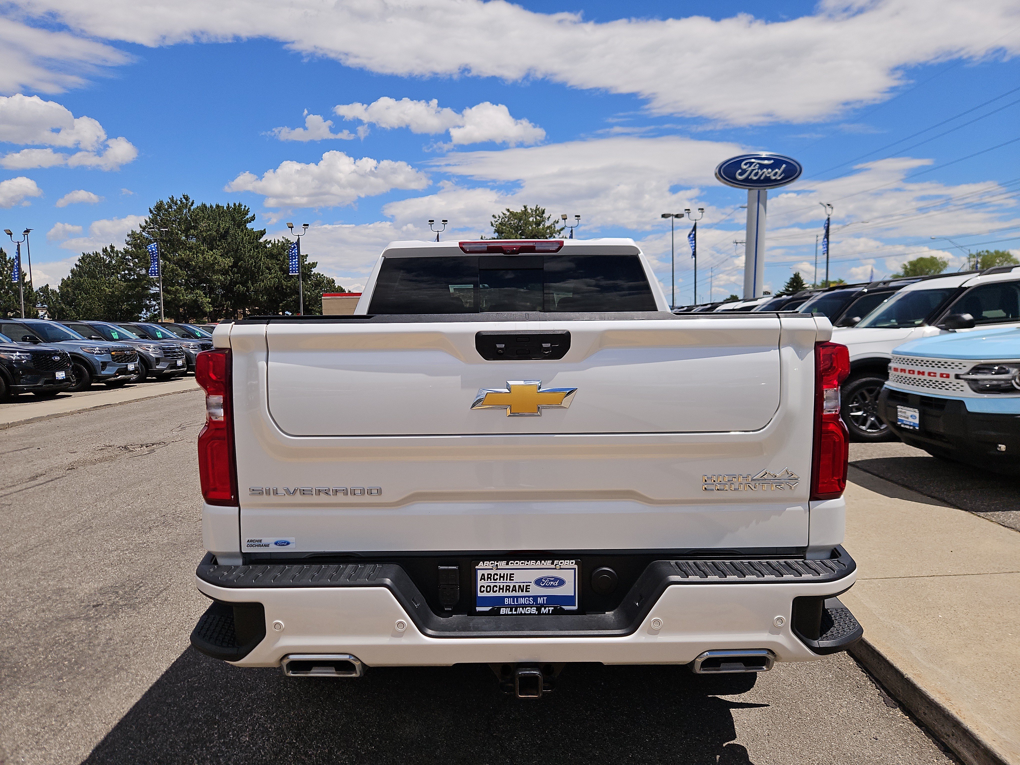 Used 2025 Chevrolet Silverado 1500 High Country w/ Technology Package AWD/4WD image 4