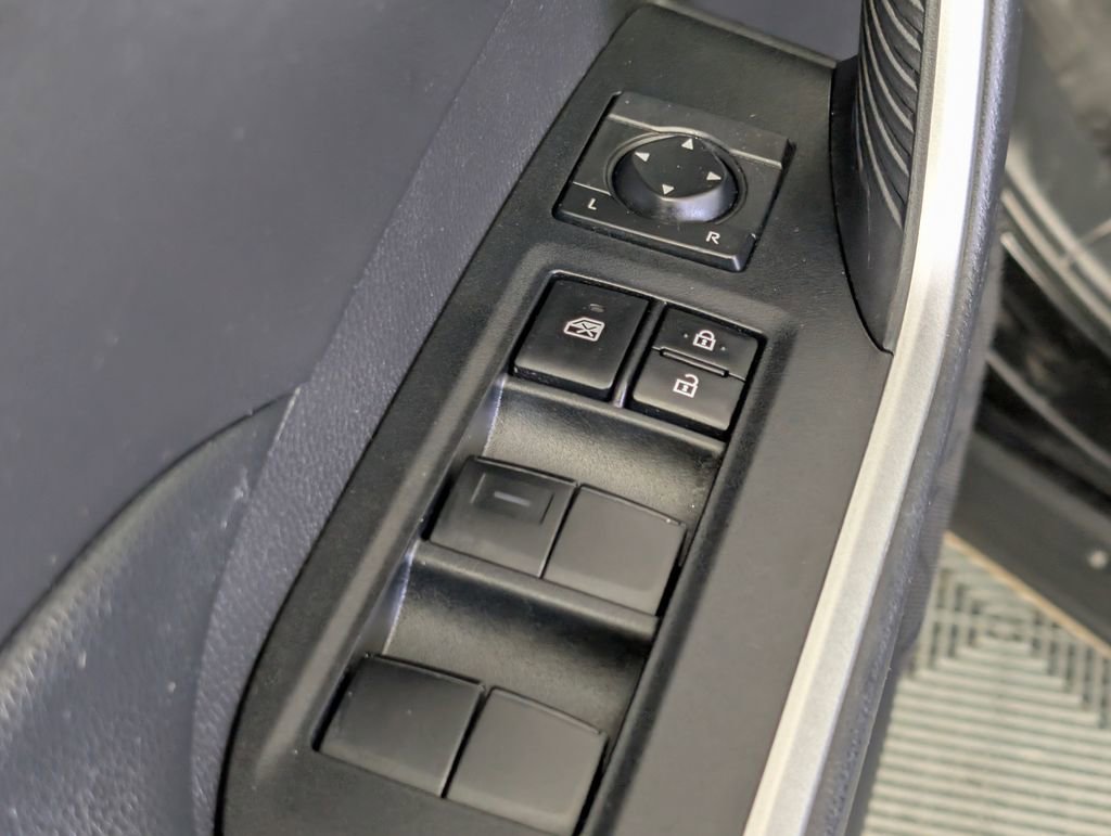 Used 2020 Toyota RAV4 XLE AWD/4WD image 23