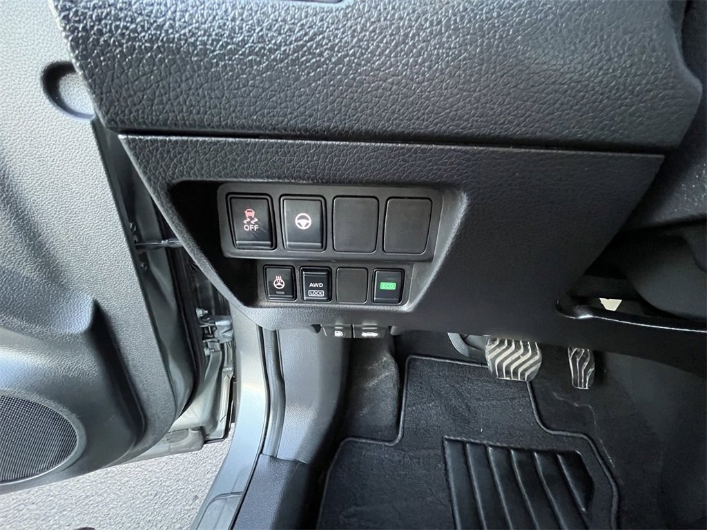 Used 2019 Nissan Rogue Sport SL w/ Premium Package image 18