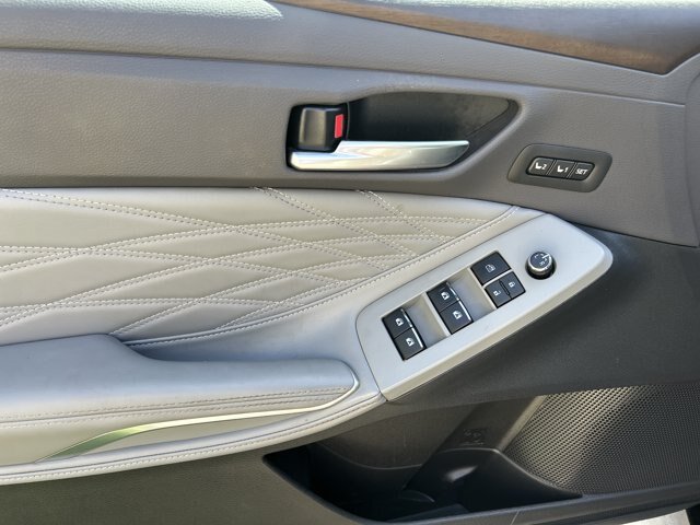 Used 2019 Toyota Avalon Limited FWD image 20
