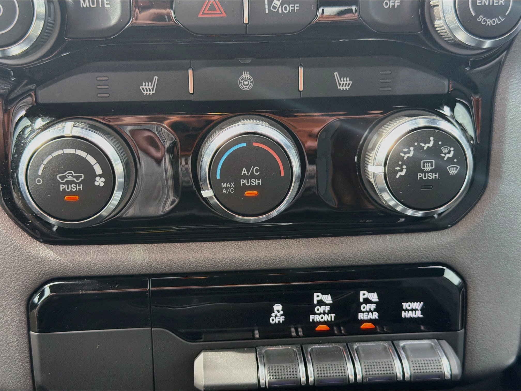 Used 2025 RAM 1500 Big Horn RWD image 15