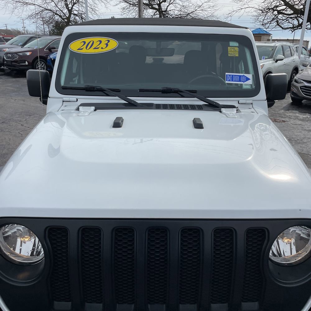 Used 2023 Jeep Wrangler Sport S image 16