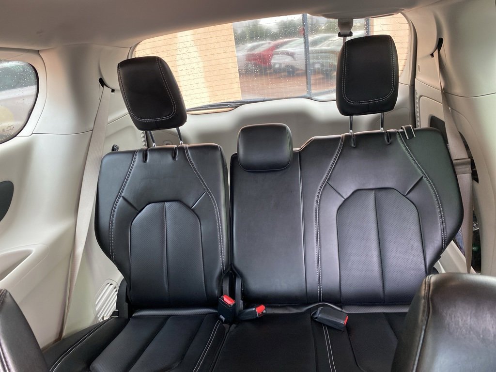 Used 2024 Chrysler Pacifica Touring-L image 20