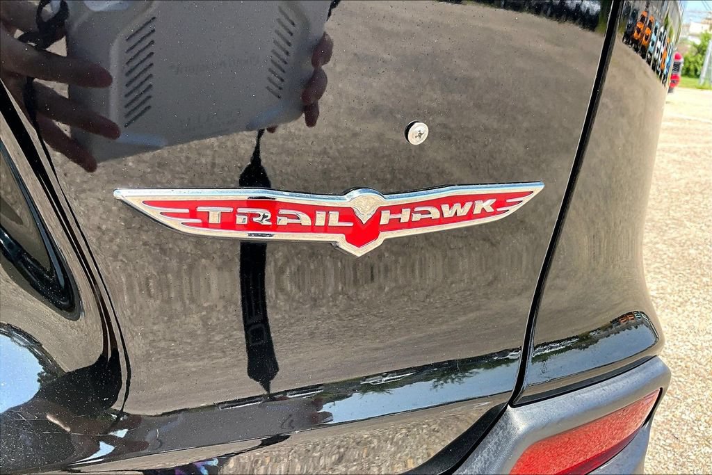 Used 2020 Jeep Cherokee Trailhawk w/ Cold Weather Group AWD/4WD image 8