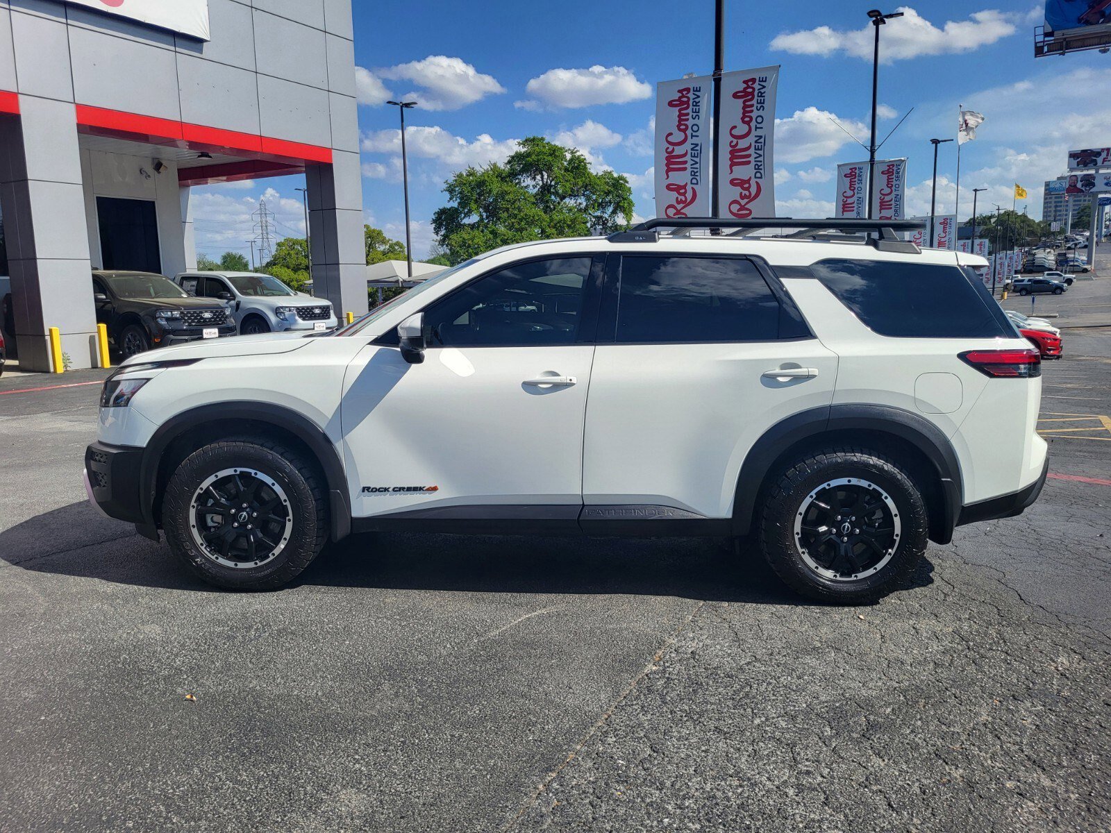 Used 2025 Nissan Pathfinder Rock Creek image 6