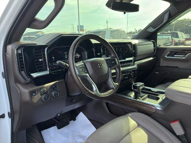 Used 2025 Chevrolet Silverado 1500 LT Trail Boss w/ Convenience Package II AWD/4WD image 11