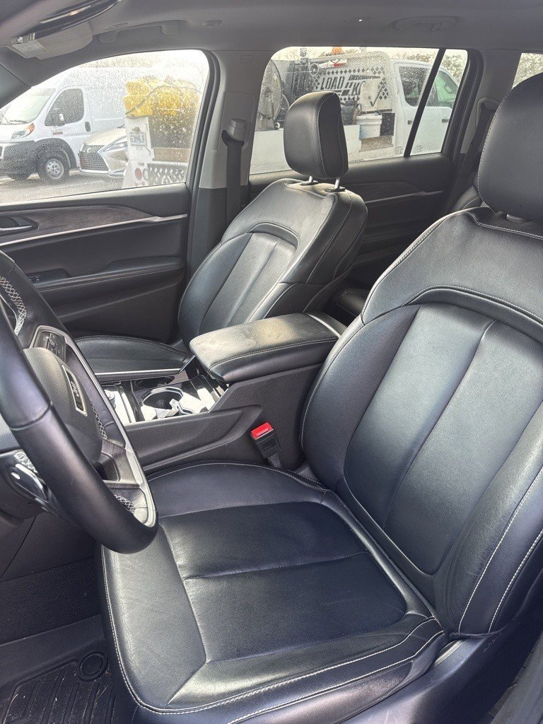 Used 2022 Jeep Grand Cherokee L Limited image 11