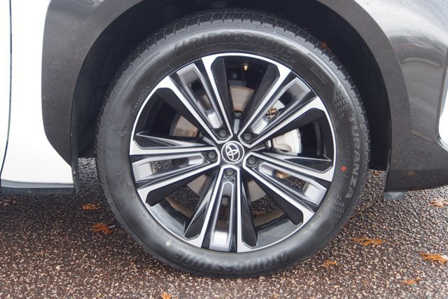 Used 2023 Toyota bZ4X FWD image 9