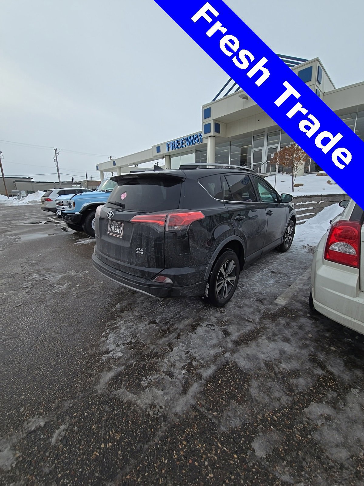 Used 2018 Toyota RAV4 XLE image 2