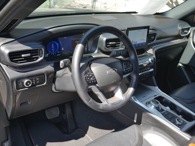 Certified 2024 Ford Explorer Platinum AWD/4WD image 4