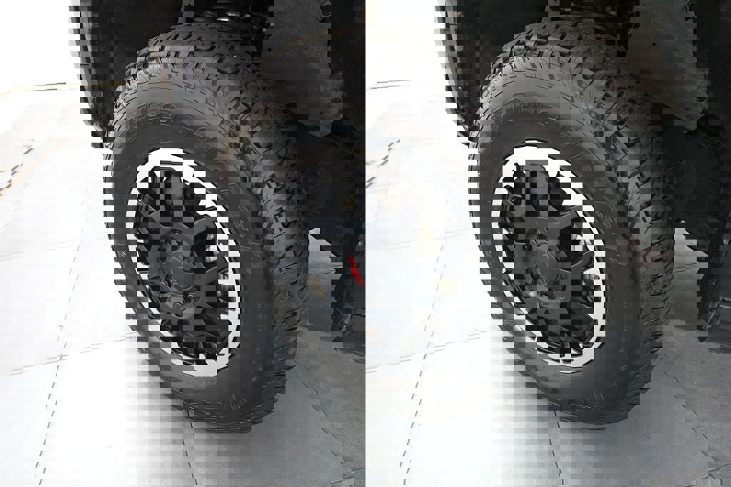 Used 2024 Toyota Tacoma TRD Off-Road image 27