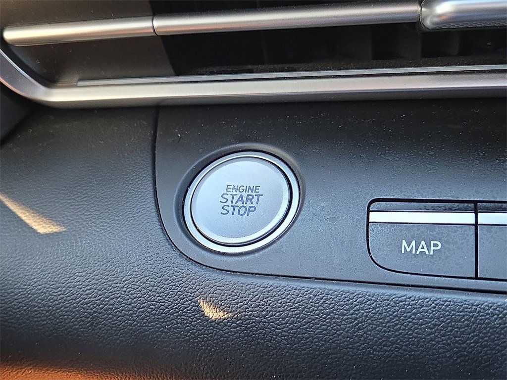 Used 2023 Hyundai Elantra Limited image 29