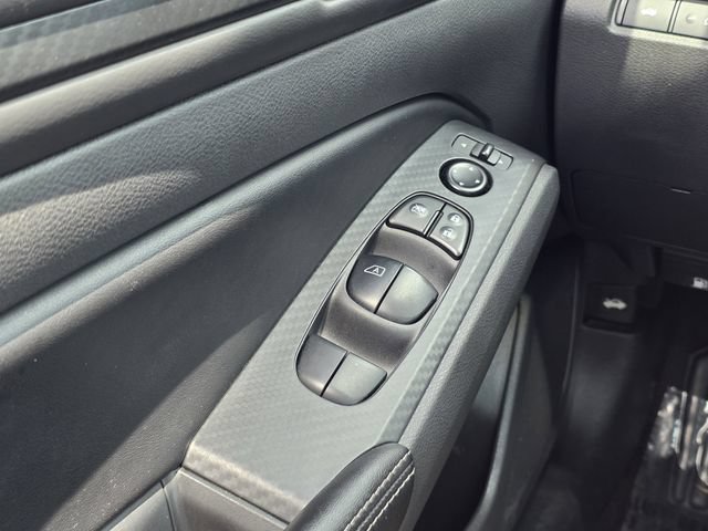 Used 2025 Nissan Altima 2.5 SV FWD image 15