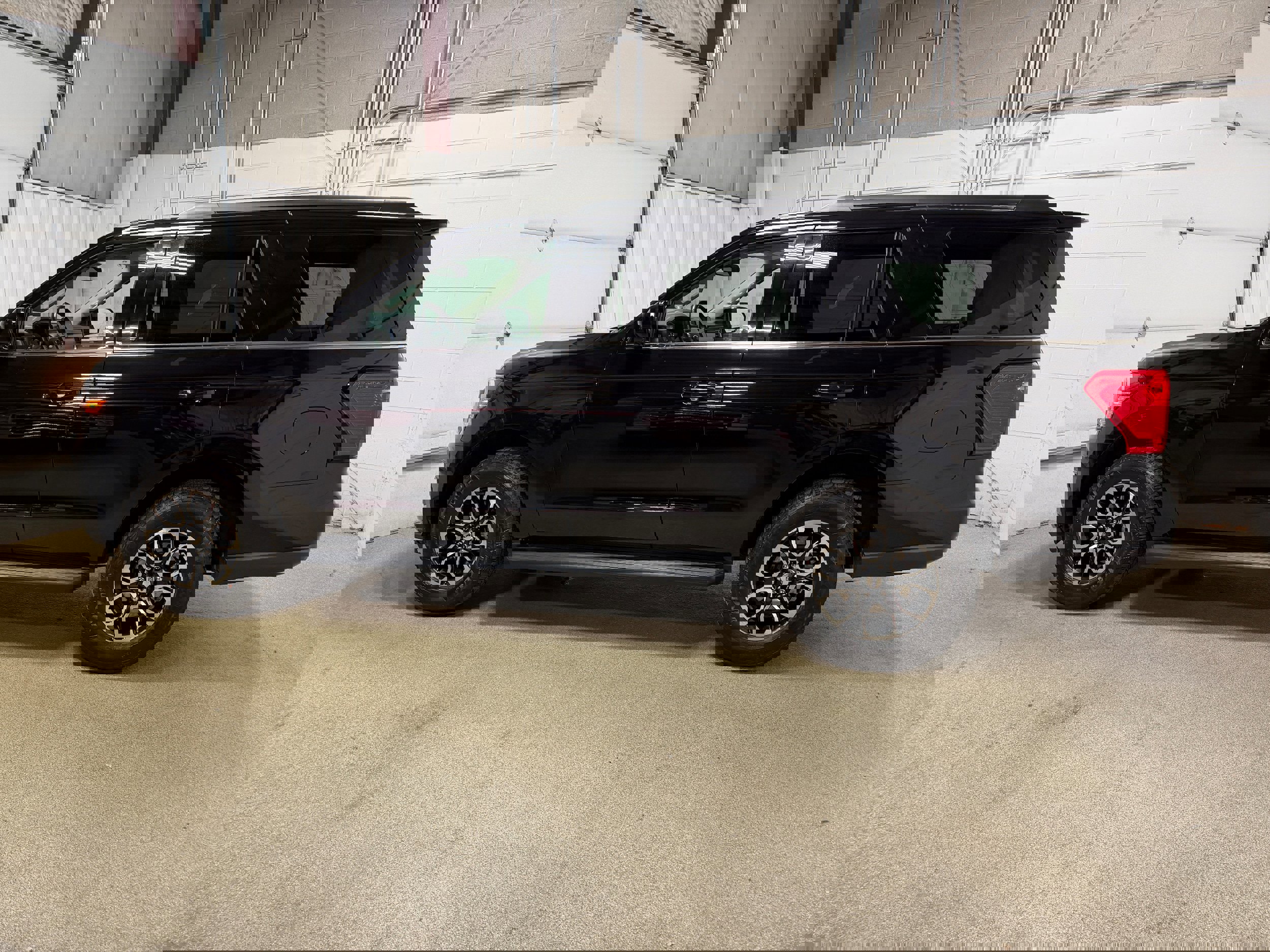 Certified 2024 Ford Expedition XLT image 7