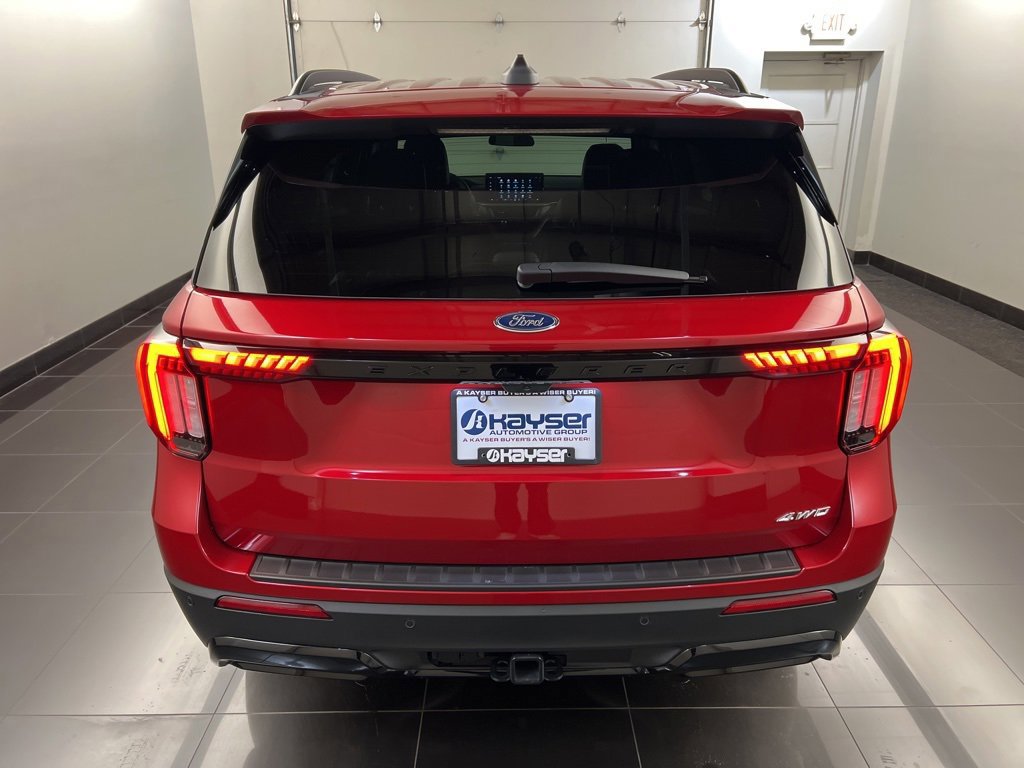 Certified 2025 Ford Explorer ST-Line image 3