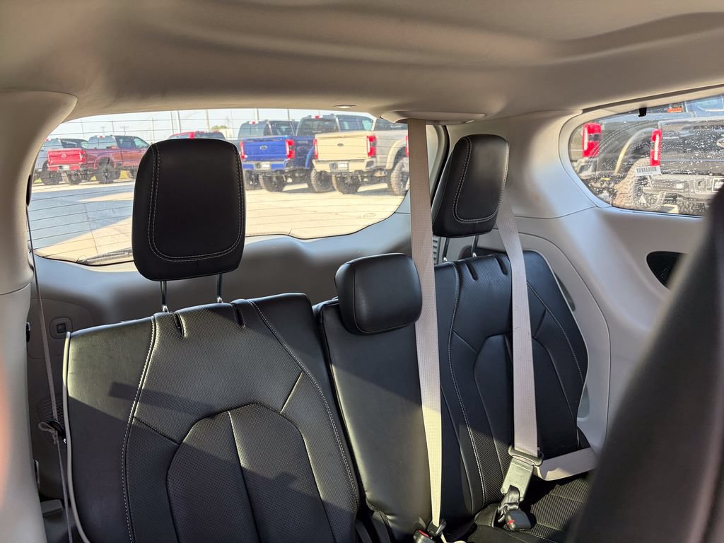 Used 2024 Chrysler Pacifica Limited FWD image 18