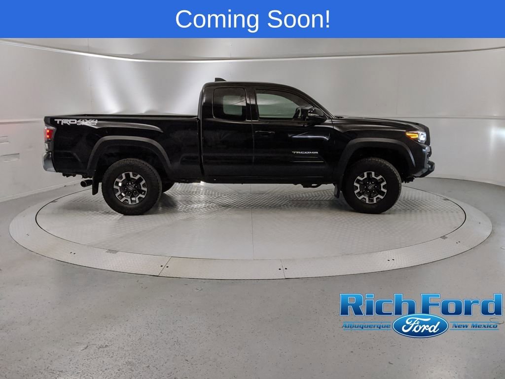 Used 2022 Toyota Tacoma TRD Off-Road image 2