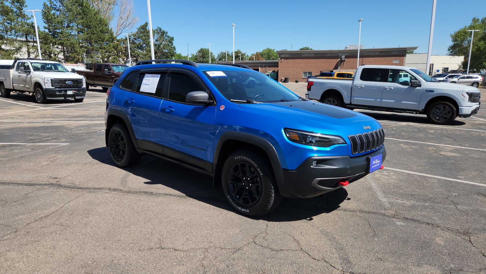 Used 2019 Jeep Cherokee Trailhawk AWD/4WD image 13