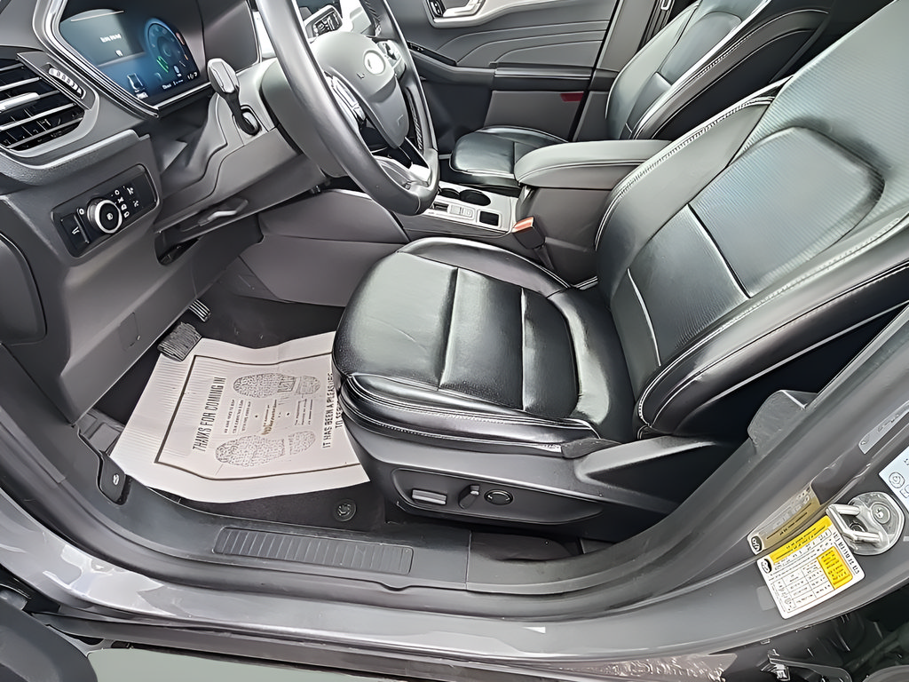 Certified 2024 Ford Escape Platinum AWD/4WD image 24