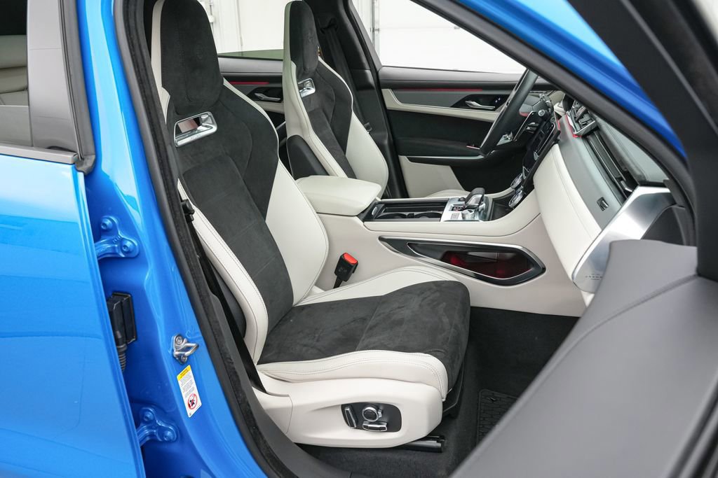 Used 2023 Jaguar F-PACE SVR image 35