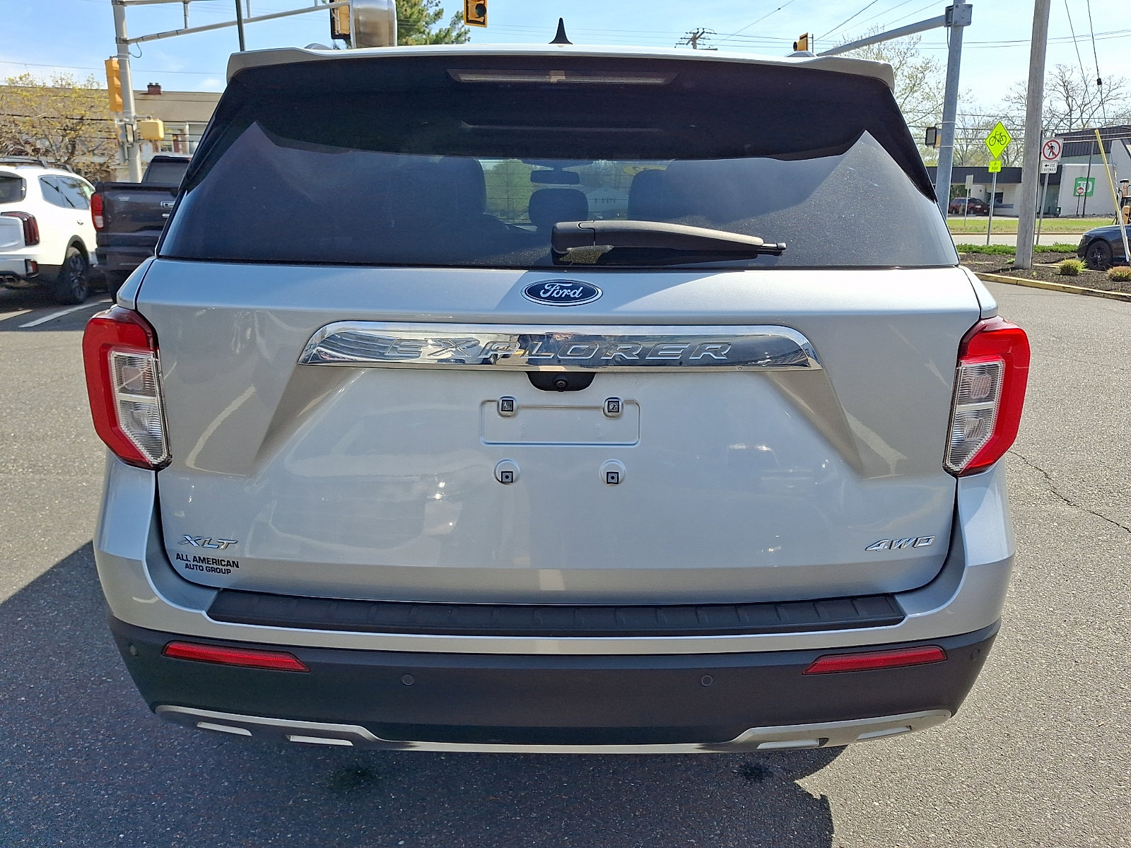 Certified 2022 Ford Explorer XLT w/ Equipment Group 202A AWD/4WD image 9