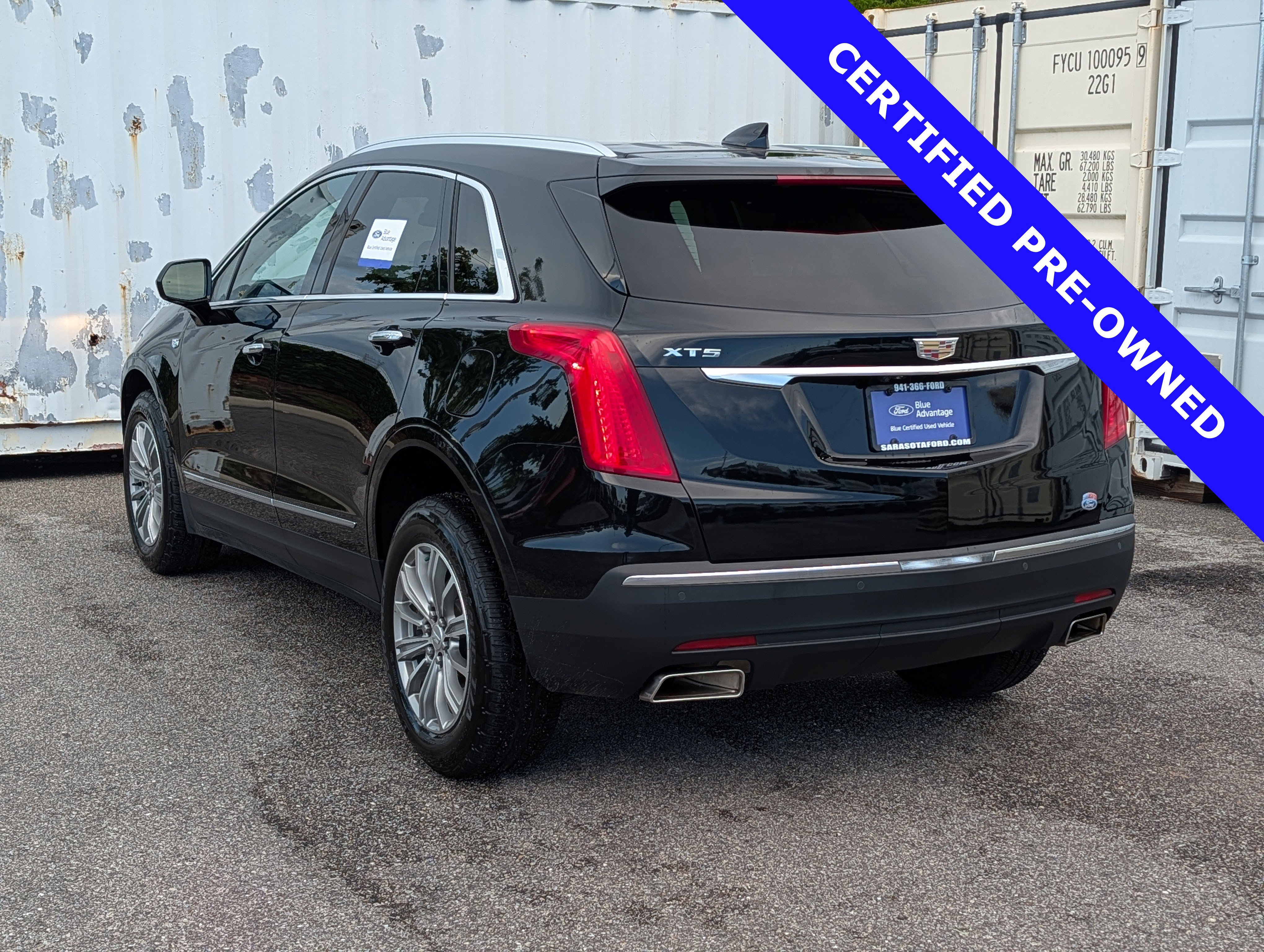 Used 2017 Cadillac XT5 Luxury w/ Driver Awareness Package FWD image 6