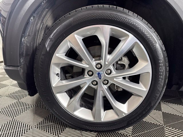 Certified 2023 Ford Explorer Platinum w/ Technology Package AWD/4WD image 10